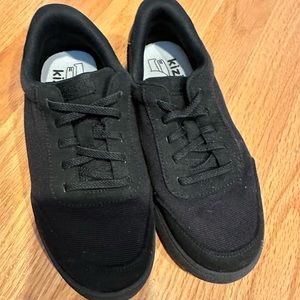 Kizik shoes size 1